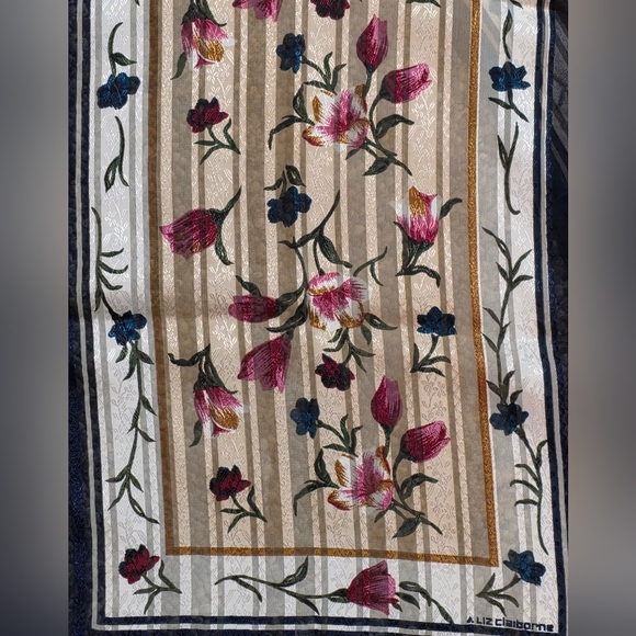 Liz Claiborne Tulip Jacquard Oblong Scarf - Picture 5 of 6